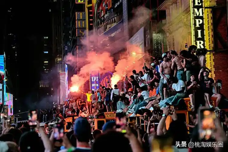 纽约足球狂潮：世界杯之外，百万人为冠军游行沸腾